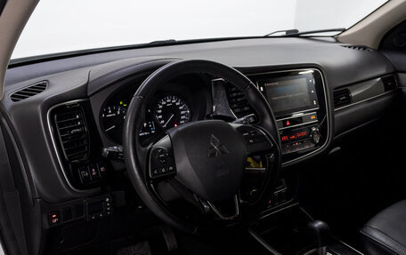 Mitsubishi Outlander III рестайлинг 3, 2019 год, 2 399 000 рублей, 9 фотография