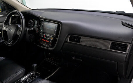 Mitsubishi Outlander III рестайлинг 3, 2019 год, 2 399 000 рублей, 18 фотография