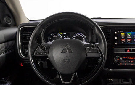 Mitsubishi Outlander III рестайлинг 3, 2019 год, 2 399 000 рублей, 21 фотография