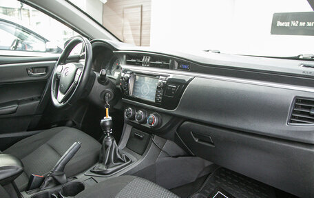 Toyota Corolla, 2015 год, 1 098 000 рублей, 20 фотография