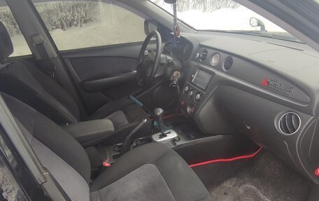 Mitsubishi Outlander III рестайлинг 3, 2006 год, 650 000 рублей, 12 фотография