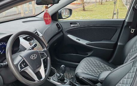 Hyundai Solaris II рестайлинг, 2013 год, 690 000 рублей, 3 фотография