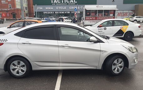 Hyundai Solaris II рестайлинг, 2014 год, 585 000 рублей, 1 фотография