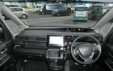 Honda Stepwgn IV, 2017 год, 1 883 000 рублей, 4 фотография