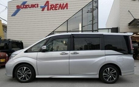 Honda Stepwgn IV, 2017 год, 1 883 000 рублей, 3 фотография