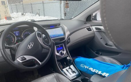 Hyundai Avante, 2011 год, 900 000 рублей, 5 фотография