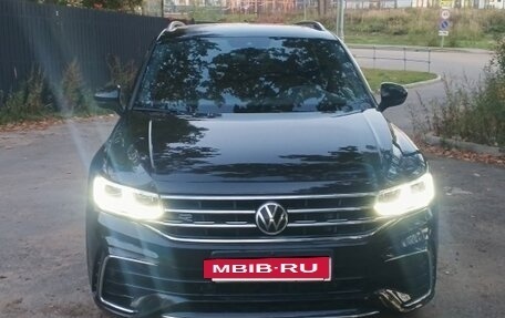 Volkswagen Tiguan II, 2021 год, 4 500 000 рублей, 2 фотография