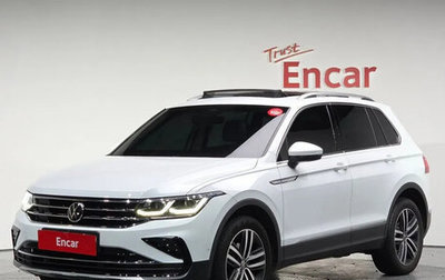 Volkswagen Tiguan II, 2022 год, 2 350 000 рублей, 1 фотография