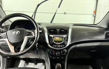 Hyundai Solaris II рестайлинг, 2013 год, 800 000 рублей, 9 фотография