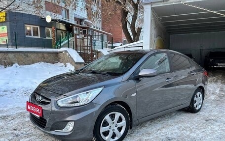 Hyundai Solaris II рестайлинг, 2013 год, 800 000 рублей, 2 фотография