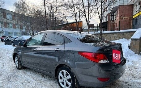 Hyundai Solaris II рестайлинг, 2013 год, 800 000 рублей, 3 фотография