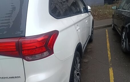 Mitsubishi Outlander III рестайлинг 3, 2016 год, 1 550 000 рублей, 6 фотография