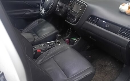 Mitsubishi Outlander III рестайлинг 3, 2016 год, 1 550 000 рублей, 7 фотография