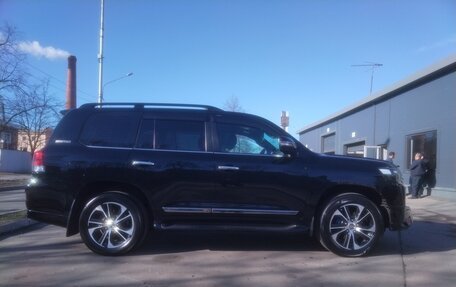 Toyota Land Cruiser 200, 2018 год, 7 100 000 рублей, 4 фотография