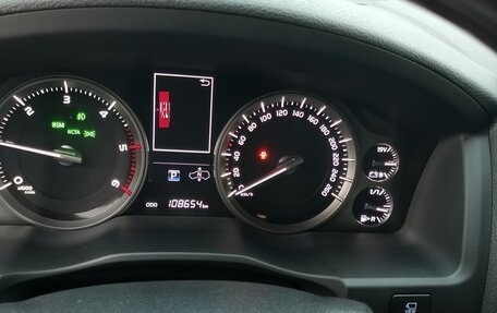 Toyota Land Cruiser 200, 2018 год, 7 100 000 рублей, 14 фотография