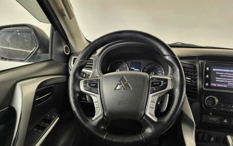 Mitsubishi Pajero Sport III рестайлинг, 2017 год, 2 476 000 рублей, 10 фотография