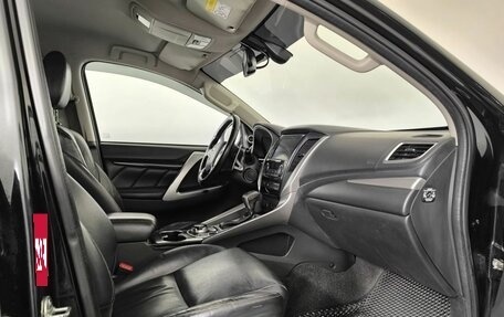 Mitsubishi Pajero Sport III рестайлинг, 2017 год, 2 476 000 рублей, 7 фотография