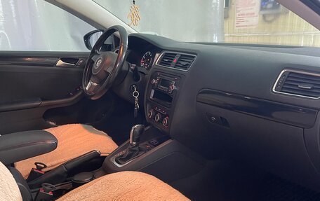 Volkswagen Jetta VI, 2012 год, 1 000 000 рублей, 12 фотография