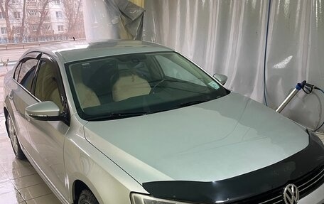 Volkswagen Jetta VI, 2012 год, 1 000 000 рублей, 2 фотография