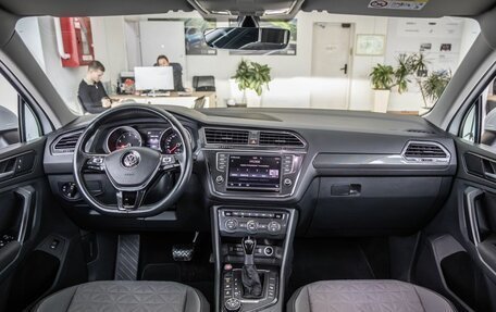 Volkswagen Tiguan II, 2017 год, 2 198 000 рублей, 17 фотография