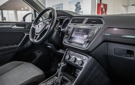 Volkswagen Tiguan II, 2017 год, 2 198 000 рублей, 18 фотография