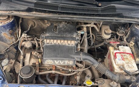 Toyota Yaris I рестайлинг, 2001 год, 250 000 рублей, 11 фотография