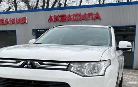 Mitsubishi Outlander III рестайлинг 3, 2012 год, 890 000 рублей, 4 фотография