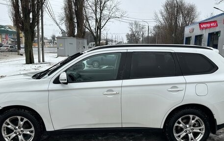 Mitsubishi Outlander III рестайлинг 3, 2012 год, 890 000 рублей, 1 фотография