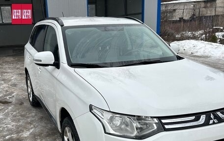 Mitsubishi Outlander III рестайлинг 3, 2012 год, 890 000 рублей, 2 фотография