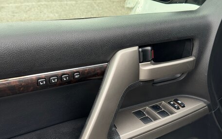 Toyota Land Cruiser 200, 2011 год, 3 300 000 рублей, 20 фотография