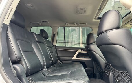 Toyota Land Cruiser 200, 2011 год, 3 300 000 рублей, 31 фотография