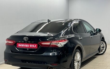 Toyota Camry, 2021 год, 2 600 000 рублей, 4 фотография