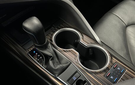 Toyota Camry, 2021 год, 2 600 000 рублей, 19 фотография