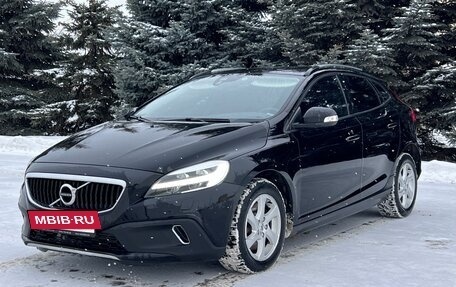 Volvo V40 Cross Country I, 2017 год, 1 650 000 рублей, 2 фотография