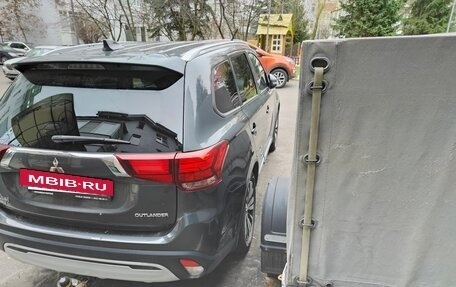 Mitsubishi Outlander III рестайлинг 3, 2019 год, 2 600 000 рублей, 5 фотография