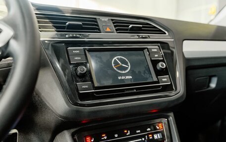 Volkswagen Tiguan II, 2021 год, 2 850 000 рублей, 17 фотография