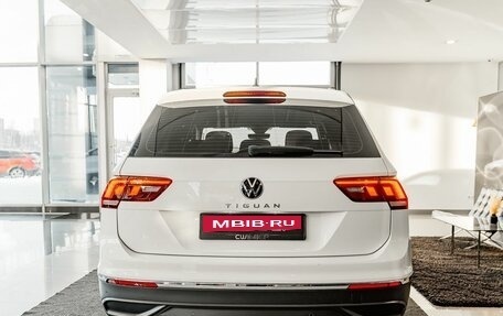 Volkswagen Tiguan II, 2021 год, 2 850 000 рублей, 4 фотография