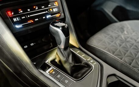 Volkswagen Tiguan II, 2021 год, 2 850 000 рублей, 18 фотография