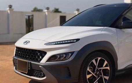 Hyundai Kona I, 2022 год, 2 300 000 рублей, 4 фотография