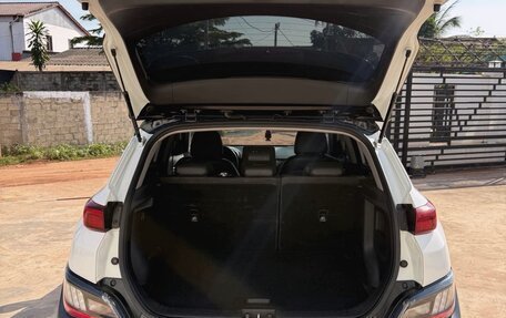 Hyundai Kona I, 2022 год, 2 300 000 рублей, 5 фотография