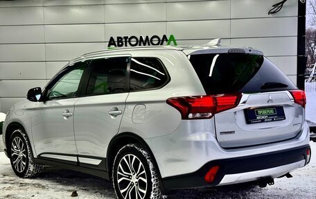 Mitsubishi Outlander III рестайлинг 3, 2017 год, 1 799 000 рублей, 4 фотография