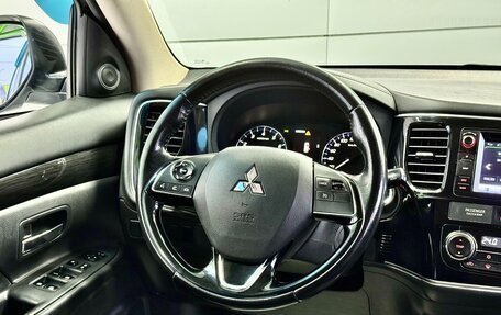 Mitsubishi Outlander III рестайлинг 3, 2017 год, 1 799 000 рублей, 10 фотография