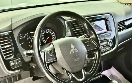 Mitsubishi Outlander III рестайлинг 3, 2017 год, 1 799 000 рублей, 13 фотография