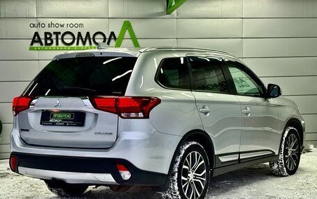 Mitsubishi Outlander III рестайлинг 3, 2017 год, 1 799 000 рублей, 6 фотография