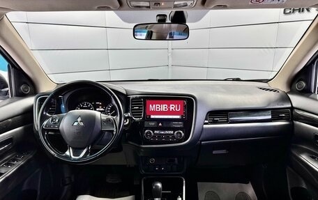 Mitsubishi Outlander III рестайлинг 3, 2017 год, 1 799 000 рублей, 11 фотография