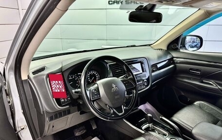 Mitsubishi Outlander III рестайлинг 3, 2017 год, 1 799 000 рублей, 9 фотография
