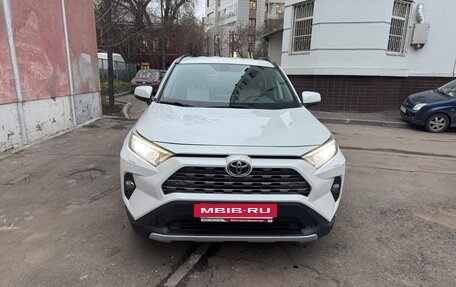 Toyota RAV4, 2019 год, 3 300 000 рублей, 4 фотография