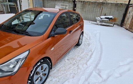 Hyundai Solaris II рестайлинг, 2014 год, 1 000 000 рублей, 2 фотография