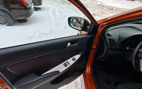 Hyundai Solaris II рестайлинг, 2014 год, 1 000 000 рублей, 9 фотография