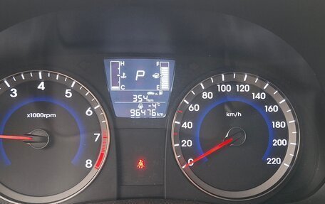 Hyundai Solaris II рестайлинг, 2014 год, 1 000 000 рублей, 24 фотография